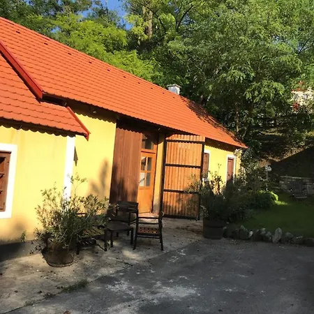 Vorosmarty House