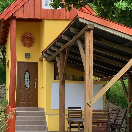 Vorosmarty House