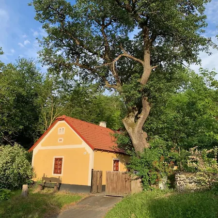 Vorosmarty House