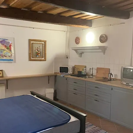 ゲストハウス Vorosmarty House カポルチ