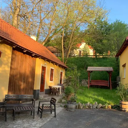 Vorosmarty House